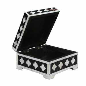 "กล่องเครื่องประดับไม้สี่เหลี่ยมทำด้วยมือพร้อมสลักกระดูกสีขาวสีดำและรูปแบบทางเรขาคณิตดอกไม้ที่เก็บของตกแต่ง" - Product Image 2