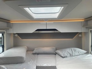 Used Hymer T-Class S585 Automatic Fully Equipped Luxury <b>Motorhome</b> with Plastic Steel Aluminum Construction - Product Image 6