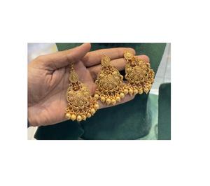 Ensemble de collier plaqué or de qualité supérieure et élégant avec boucles d'oreilles Tikka pour les femmes, collection pour les mariages et les festivals - Product Image 2