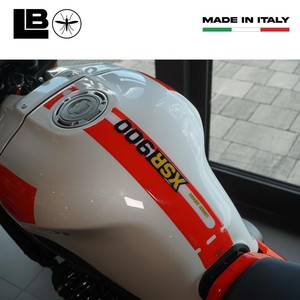 Adesivo Personalizzato 3D per Serbatoio Moto Yamaha XSR 900 2022-25 in Design Leggendario Rosso - Product Image 3