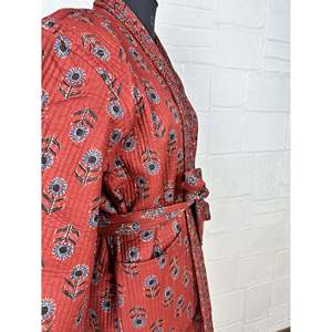 Kimono Unisex Reversible Acolchado Kantha con Estampado Floral Verde, 100% Algodón, Estampado en Bloques Kantha, Ideal para Otoño e Invierno, Estilo Boho para Mujer - Product Image 4