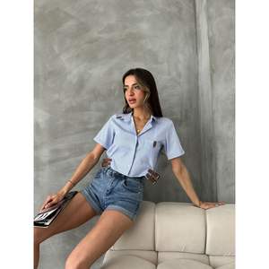 Blusas y Camisas a Rayas para Mujer Topshow al por Mayor con Detalle de Cinturón Azul - Product Image 3