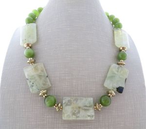 Collier fantaisie unisexe tendance en résine géométrique de qualité supérieure avec perles et chaîne plaquée or en acrylique - Product Image 5