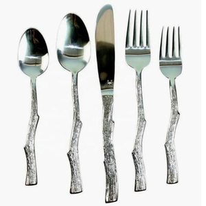 Ensemble de couverts en acier inoxydable avec poignées en laiton poli et argent de qualité exclusive - Product Image 1