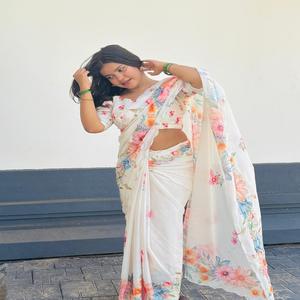 Sari en soie chinon pour femmes avec de magnifiques broderies et bordures découpées, fabriqué en Inde - Product Image 1