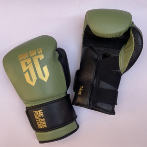 Gants de boxe professionnels d'intérieur personnalisés de 12 oz en cuir de vache véritable avec crochet et boucle de protection UV respirante - Product Image 4