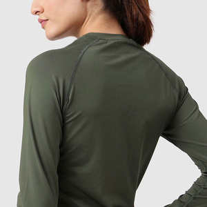 Haut de compression respirant et écologique à manches longues pour femme, idéal pour la course et l'entraînement en salle de sport - Product Image 5