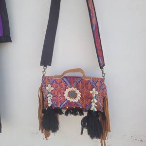 Sacs à bandoulière pour femmes en tissu de coton, style bohème vintage tribal Banjara, brodés à la main, avec fermeture éclair - Product Image 5