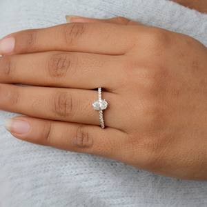 D Couleur VVS1 Bague Moissanite en argent de haute qualité Conception de bijoux ovales et ronds - Product Image 1