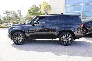 เล็กซัส GX 550 ปี 2024 สีดำ รุ่น Luxury AWD มือสอง พร้อมหลังคาซันรูฟ สตาร์ทรถจากระยะไกล เบาะหนัง เกียร์อัตโนมัติ ล้อแม็กซ์ ระบบนำทาง พวงมาลัยซ้าย - Product Image 6