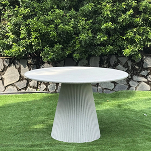 Table à manger ronde sablée cannelée ivoire Mobilier extérieur béton léger minimaliste de luxe - Product Image 1