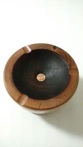 Nouvel arrivage de cendrier en résine époxy et bois de forme carrée au design moderne avec logo de couleur personnalisé portable pour l'intérieur et l'extérieur - Product Image 6