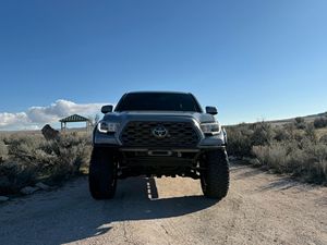 TOYOTA TACOMA TRD OFF-ROAD DOBLE CABINA 2020 USADA, CON VOLANTE A LA IZQUIERDA/DERECHA - Product Image 3