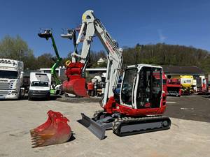 Excavadora Mini de Construcción Takeuchi TB370 de 6.7 Toneladas, 56.9 HP, Diésel Turbo, Profundidad de Excavación de 4.08 m, Alcance de 6.69 m, Fuerza de Rotura de 65 kN - Product Image 1