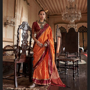 Saree en soie de créateur Tushar Style traditionnel pakistanais Beau travail de tissage pour les mariages Fêtes Vêtements pakistanais indiens - Product Image 1