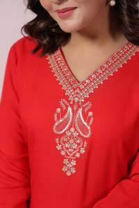 Prêt à porter Pantalon Kurti en soie traditionnelle indienne ethnique romaine pour femmes Meilleurs prix Robe rouge Doublure intérieure élégante - Product Image 4