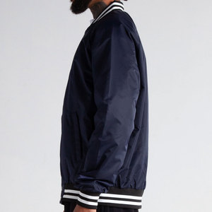 Veste universitaire en gros de nouvelle conception pour hommes avec contraste de couleurs rouge et noir, veste de baseball universitaire, veste bomber d'hiver - Product Image 2