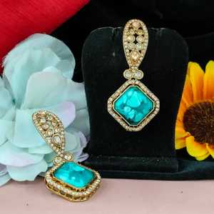 Boucles d'oreilles pendantes beauté intemporelle avec pierres Kundan Moissanite accessoire de mode parfait pour les mariages fêtes toute occasion spéciale - Product Image 3