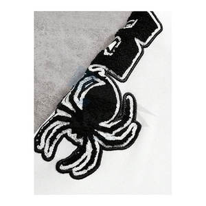 Chaqueta Universitaria de Béisbol Y2K para Hombre con Bloques de Color, Parches de Letras, Detalles a Rayas, Cierre de Botones, Estampado Gráfico Negro Suave - Product Image 5