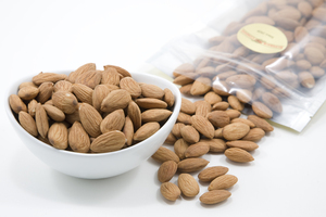 Almendras Enteras Crudas Orgánicas de Primera Calidad, Snack Natural Seco en Bolsa de PP con 24 Meses de Duración, a Precio de Descuento - Product Image 3