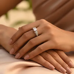 Bague ajustable pour femme Art Palace en argent avec zircon cubique taille ovale, tendance, plaqué rhodium, certifiée par un tiers, cadeau - Product Image 1