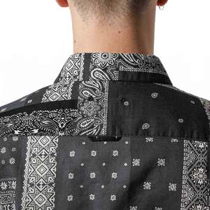 SOPHNET. Chemise décontractée 100% coton, col mandarin, coupe ajustée, manches courtes, tissu popeline de lin, style bandana à carreaux, noir, homme - Product Image 4