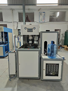 Fabricación de máquina de moldeo por soplado semiautomática de 18,9 litros, máquina de soplado de botellas de PET de 5 galones, botella de agua de preforma para mascotas OEM DIY - Product Image 2