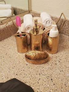 Ensemble de salle de bain en laiton, style minimaliste, accessoires conçus pour une salle de bain moderne et propre - Product Image 3