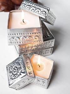 Pot à bougie en métal texturé élégant pour des intérieurs stylés, ajoutant du caractère et un élément de design attrayant - Product Image 2