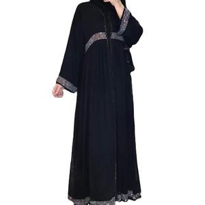 Vêtements et accessoires traditionnels musulmans pour femmes-Robe longue à la mode avec tissu en dentelle et broderie à manches longues - Product Image 1