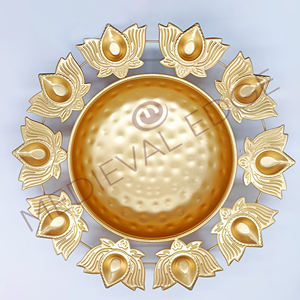 Tazón Urli de hierro grande de alta calidad, decoración festiva original del hogar de la fábrica India para la oficina de Diwali; Regalo de decoración de flores flotantes - Product Image 1