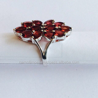 Perhiasan Perak Sterling 92.5 Bersertifikat IGI dengan Batu Garnet Termasuk Cincin, Anting Stud, Liontin untuk Pesta Pernikahan