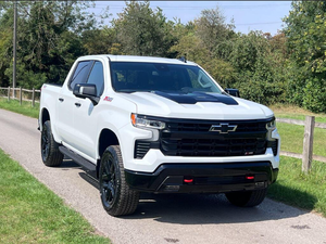 Chevrolet Silverado Trailboss 6.2 V8 4 portes d'occasion, blanc, 2022-2025, conduite à droite, sièges en cuir, avec caméra de recul - Product Image 4