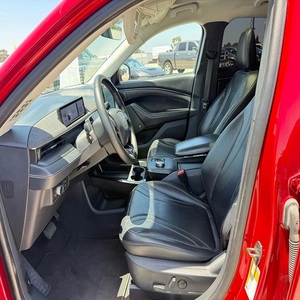Ford Mustang Mach-E Premium 2021, SUV électrique rouge, 5 places, intérieur en cuir, éclairage LED, toit ouvrant panoramique, pneus R20 - Product Image 3