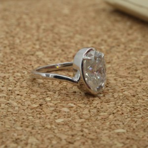 แหวนเพชรเรืองแสงในแล็บเจิดจรัสสีทอง18K ทรงรี VVS2 IGI เครื่องประดับหรูหราได้รับการรับรองสำหรับงานแต่งงานแหวนหมั้น - Product Image 6