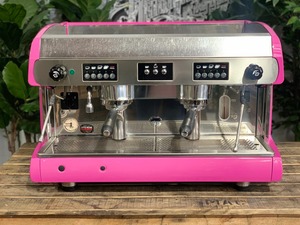 Wega Polaris 2 Usada | Cafetera Inteligente de Grupo de Baja Presión, Color Rosa Intenso, en Venta - Product Image 3