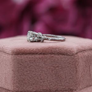 Anillo de compromiso de plata de ley para mujer, piedra de racimo cultivada en laboratorio, corte redondo, ajuste de Punta certificado IGI - Product Image 2