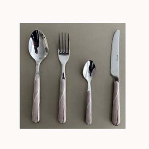 Ensemble de couverts modernes de haute qualité en argent royal poli avec une poignée longue et épaisse en rose foncé - Product Image 1