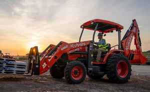 NOUVEAU Tracteur Sub-Compact Kubota BX23S 23 CV 4x4 Diesel avec Pompe Moteur Numérique et Mini Chargeuse Arrière - Product Image 2