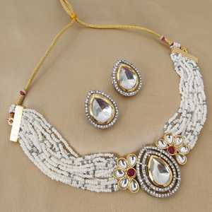 Hermoso collar de gargantillas de diamantes artificiales chapados en oro de calidad premium con hermosos pendientes perfectos para ocasiones festivas - Product Image 3