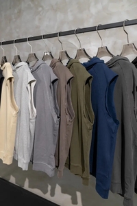 2025 Sudadera con capucha de gimnasio sin mangas con logotipo personalizado para hombres, camiseta sin mangas de entrenamiento de punto transpirable, camiseta cortada para culturismo muscular - Product Image 4