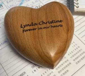 Urne de crémation en forme de cœur pour cendres, urne de crémation en bois - Product Image 6