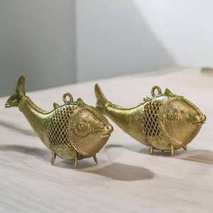 Pièce de décoration de table en aluminium écologique personnalisable en forme de poisson doré, nouvelle finition de qualité supérieure - Product Image 2