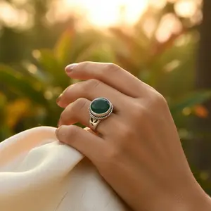 แหวนเงินแท้ 925 ประดับพลอยสีเขียวทรงมรกต สำหรับผู้หญิง-พลอยธรรมชาติ ชุบโรเดียม ดีไซน์สวยงาม - Product Image 1