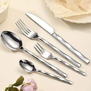 Ensemble de couverts en métal avec différents motifs, idéal pour les repas quotidiens, les cuisines, les restaurants, les cafés - Product Image 4