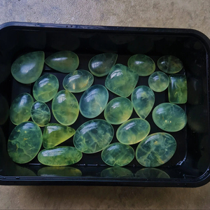 Cabochon de Prehnite naturelle en forme de mélange de pierres précieuses de Prehnite de qualité supérieure Cabochons de pierres précieuses de Prehnite en vrac prêts à être expédiés Wow Gems - Product Image 1