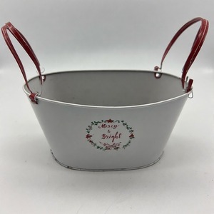 Jardinière de luxe en pin des neiges avec finition en métal durable idéale pour la décoration d'entrée de vacances et le style de jardin avec des fleurs d'hiver et de la verdure - Product Image 6