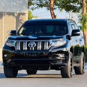 Toyota Prado 2017 VXR Full Option Toit ouvrant |   Boîte isotherme |   Sièges électriques |   Sièges en cuir très propres et en parfait état - Product Image 1