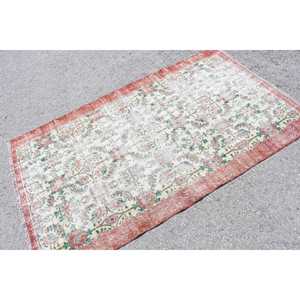 Tapis turc vintage, tapis de 3,8 x 6,3 pieds, tapis à imprimé animalier avec accents rouges - Product Image 2
