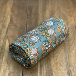 Tela de Algodón Cambray con Estampado Floral Gris, Impresión Serigráfica, Color Natural de Alta Costura para Ropa Casual, Vestidos Deportivos y Accesorios - Product Image 2